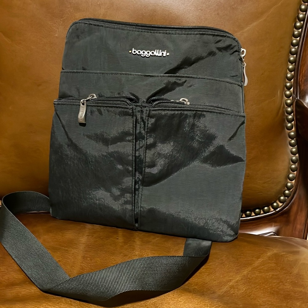 Baggallini crossbody purse